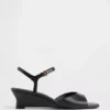 Sandalen mit Keilabsatz aus veganem Leder