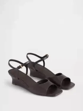 Sandalen mit Keilabsatz aus veganem Leder