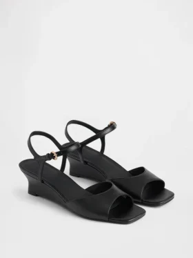Sandalen mit Keilabsatz aus veganem Leder