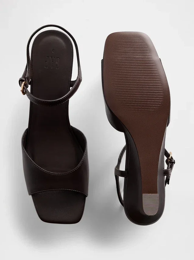 Sandalen mit Keilabsatz aus veganem Leder
