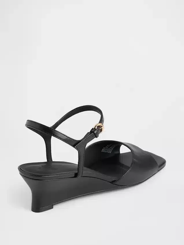Sandalen mit Keilabsatz aus veganem Leder