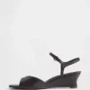 Sandalen mit Keilabsatz aus veganem Leder