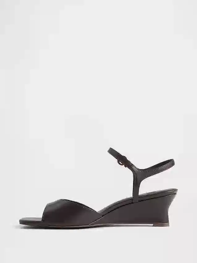 Sandalen mit Keilabsatz aus veganem Leder