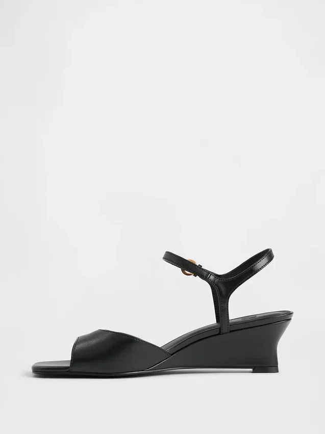Sandalen mit Keilabsatz aus veganem Leder