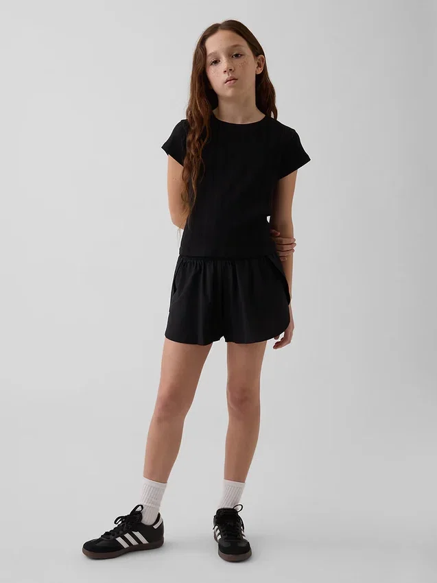 Schnelltrocknende Laufshorts für Kinder mit Schmetterlingssaum