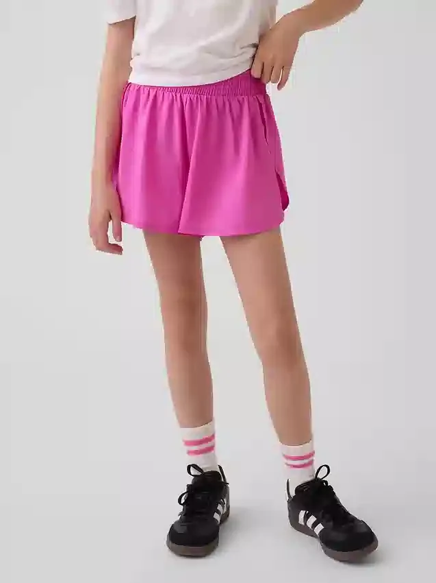 Schnelltrocknende Laufshorts für Kinder mit Schmetterlingssaum