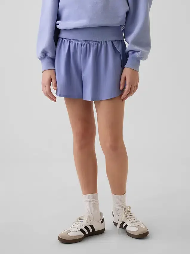 Schnelltrocknende Laufshorts für Kinder mit Schmetterlingssaum