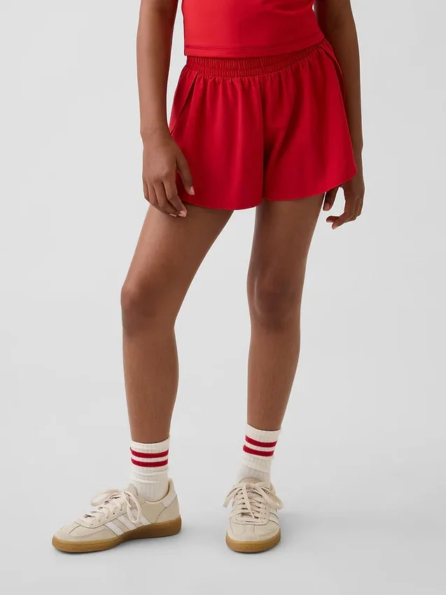 Schnelltrocknende Laufshorts für Kinder mit Schmetterlingssaum