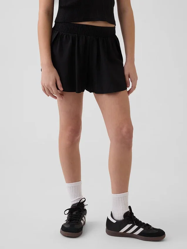 Schnelltrocknende Laufshorts für Kinder mit Schmetterlingssaum
