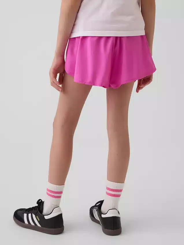 Schnelltrocknende Laufshorts für Kinder mit Schmetterlingssaum