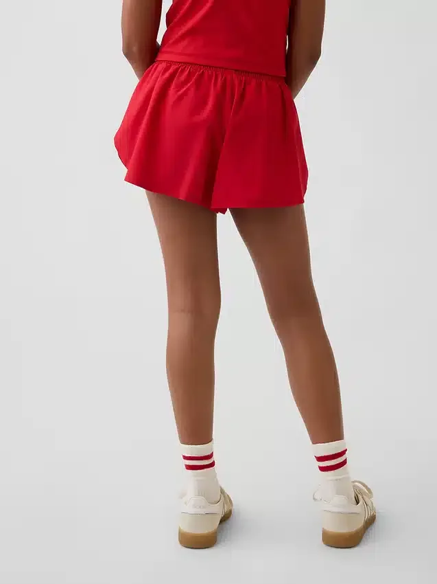 Schnelltrocknende Laufshorts für Kinder mit Schmetterlingssaum