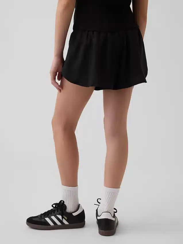 Schnelltrocknende Laufshorts für Kinder mit Schmetterlingssaum