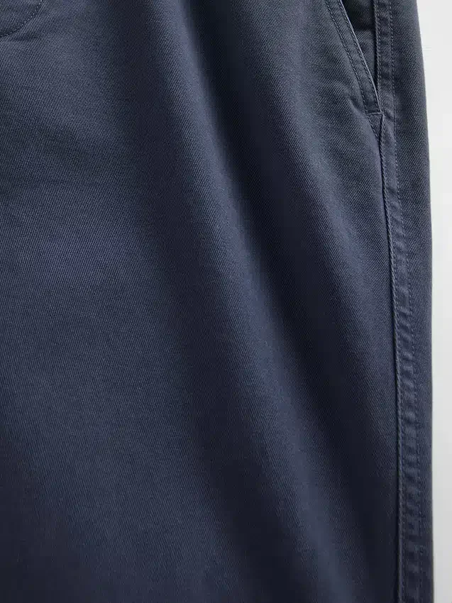 Schwere Twill-Khakihose in lockerer, gerader Passform