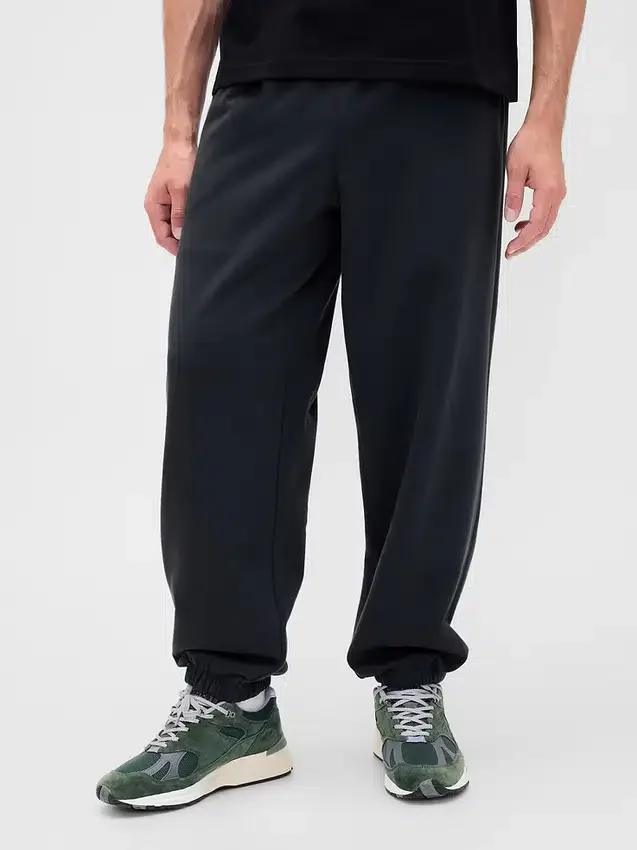 Schwere, weit geschnittene Jogginghose