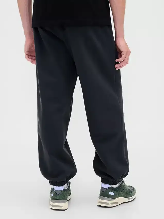 Schwere, weit geschnittene Jogginghose