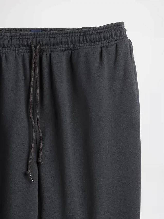 Schwere, weit geschnittene Jogginghose