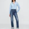Slim-Straight-Jeans im 90er-Jahre-Stil mit hohem Bund und Umschlag
