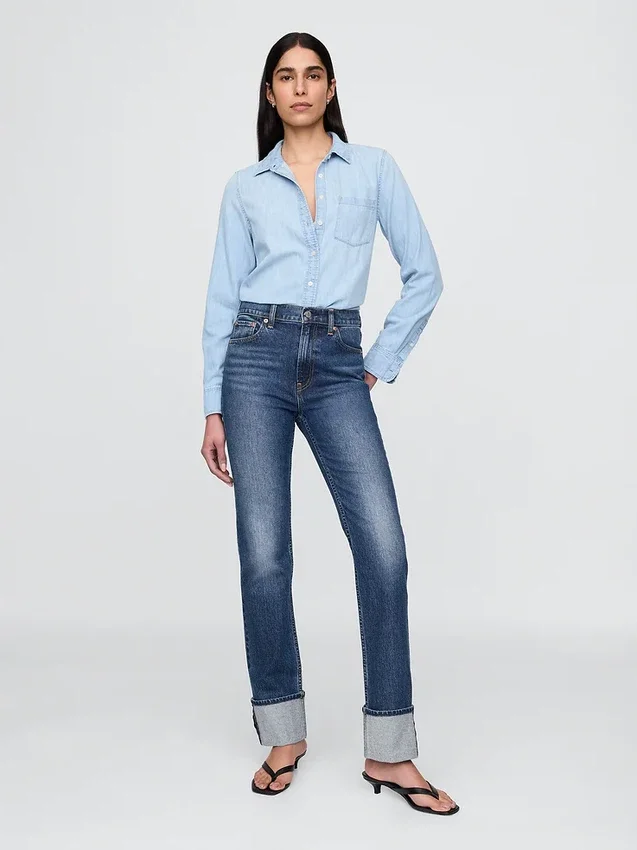 Slim-Straight-Jeans im 90er-Jahre-Stil mit hohem Bund und Umschlag