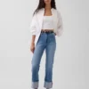 Slim-Straight-Jeans im 90er-Jahre-Stil mit hohem Bund und Umschlag