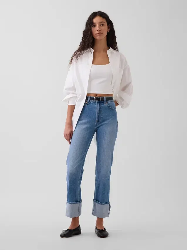Slim-Straight-Jeans im 90er-Jahre-Stil mit hohem Bund und Umschlag