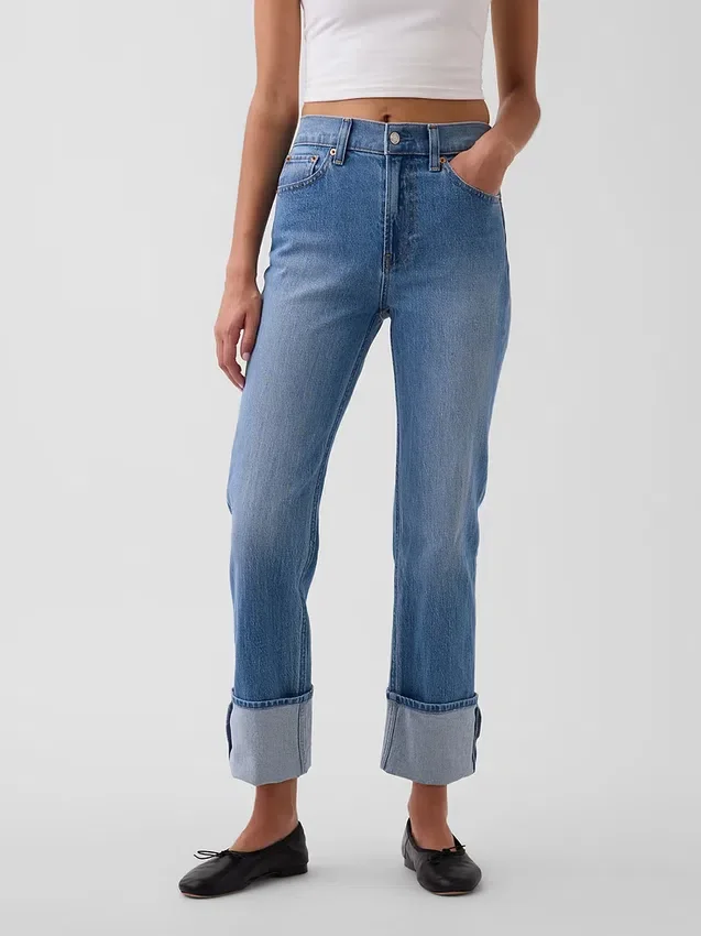Slim-Straight-Jeans im 90er-Jahre-Stil mit hohem Bund und Umschlag