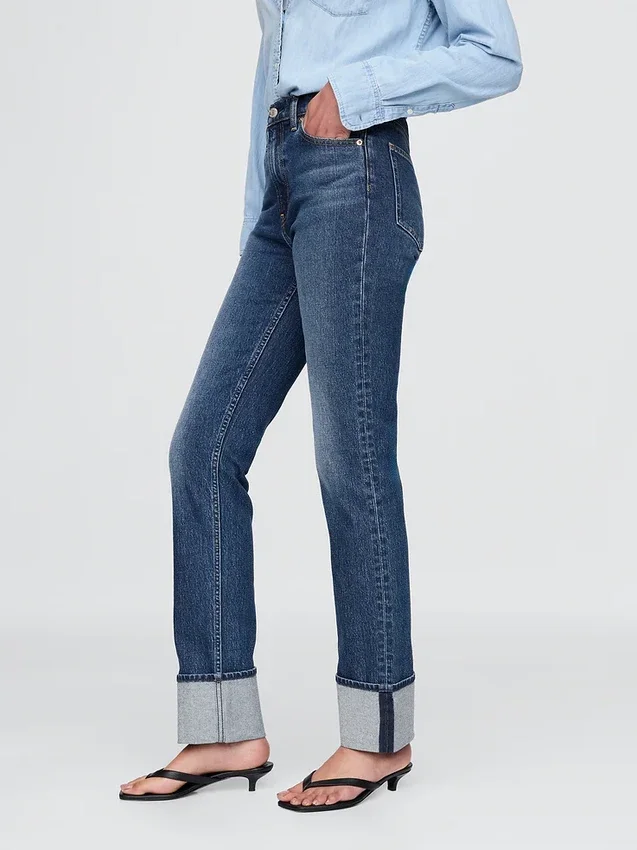 Slim-Straight-Jeans im 90er-Jahre-Stil mit hohem Bund und Umschlag