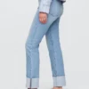 Slim-Straight-Jeans im 90er-Jahre-Stil mit hohem Bund und Umschlag
