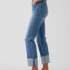 Slim-Straight-Jeans im 90er-Jahre-Stil mit hohem Bund und Umschlag