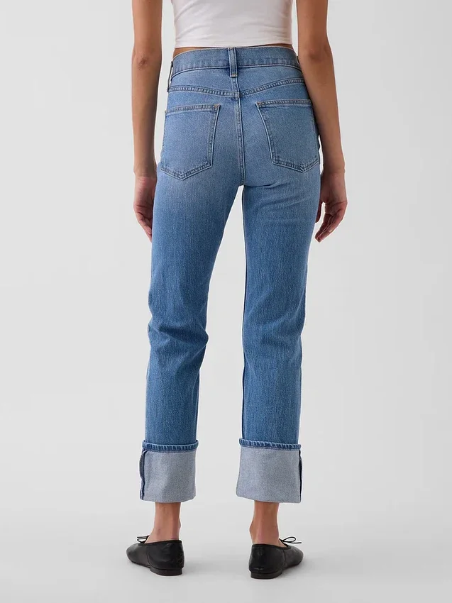 Slim-Straight-Jeans im 90er-Jahre-Stil mit hohem Bund und Umschlag