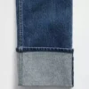 Slim-Straight-Jeans im 90er-Jahre-Stil mit hohem Bund und Umschlag