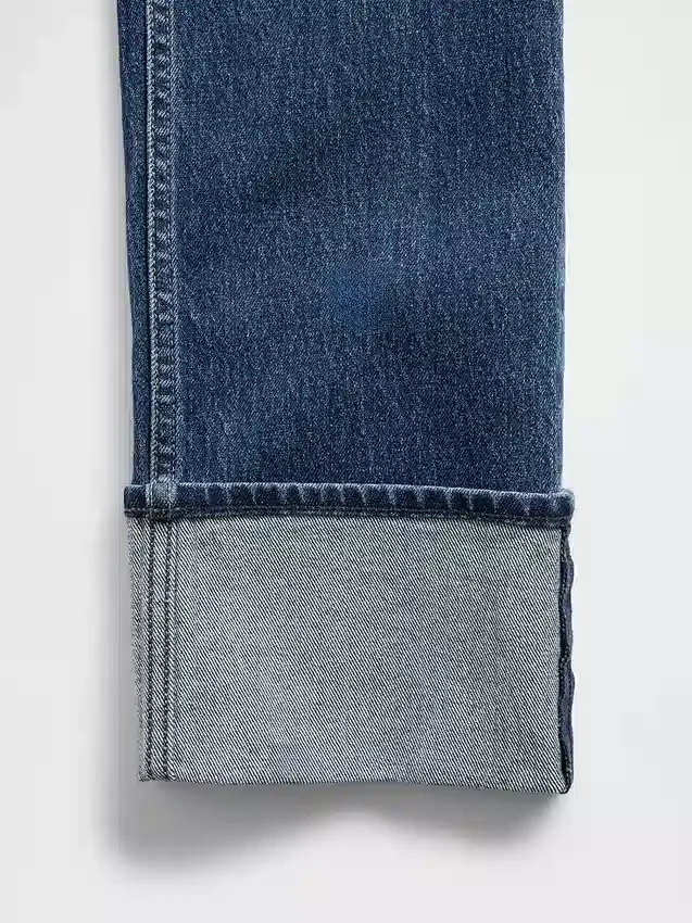 Slim-Straight-Jeans im 90er-Jahre-Stil mit hohem Bund und Umschlag