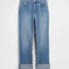 Slim-Straight-Jeans im 90er-Jahre-Stil mit hohem Bund und Umschlag