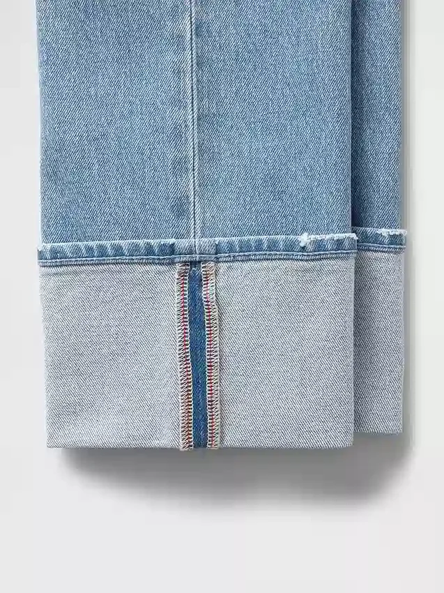 Slim-Straight-Jeans im 90er-Jahre-Stil mit hohem Bund und Umschlag