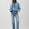 Slim-Straight-Jeans im 90er-Jahre-Stil mit hoher Leibhöhe und verdrehten Nähten