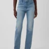 Slim-Straight-Jeans im 90er-Jahre-Stil mit hoher Leibhöhe und verdrehten Nähten