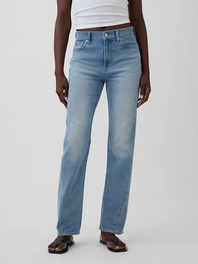 Slim-Straight-Jeans im 90er-Jahre-Stil mit hoher Leibhöhe und verdrehten Nähten