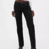 Slim-Straight-Jeans im 90er-Jahre-Stil mit niedriger Leibhöhe
