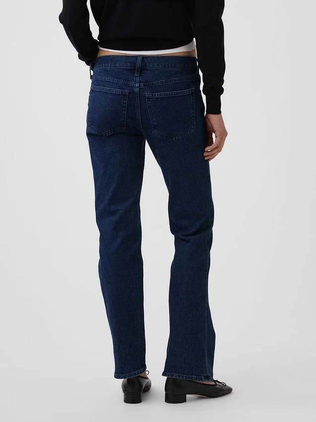 Slim-Straight-Jeans im 90er-Jahre-Stil mit niedriger Leibhöhe