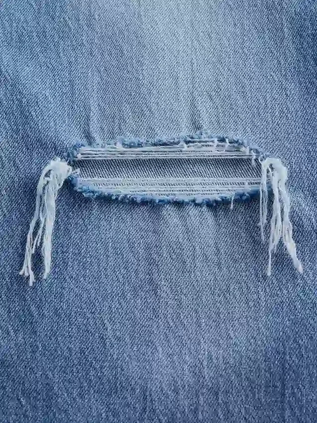 Slim-Straight-Jeans im 90er-Jahre-Stil mit niedriger Leibhöhe