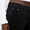 Slim-Straight-Jeans im 90er-Jahre-Stil mit niedriger Leibhöhe