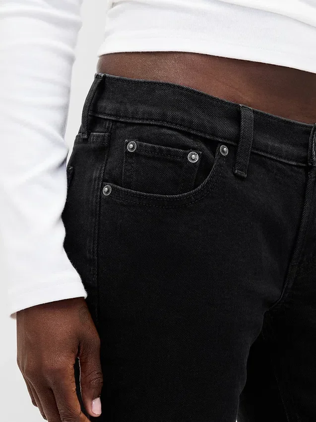 Slim-Straight-Jeans im 90er-Jahre-Stil mit niedriger Leibhöhe