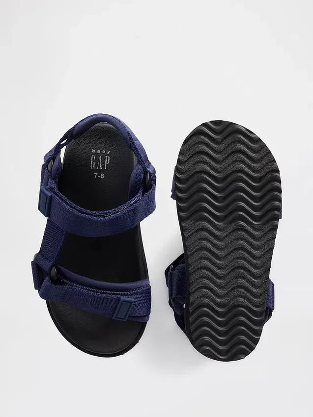 Sportliche Sandalen für Kleinkinder