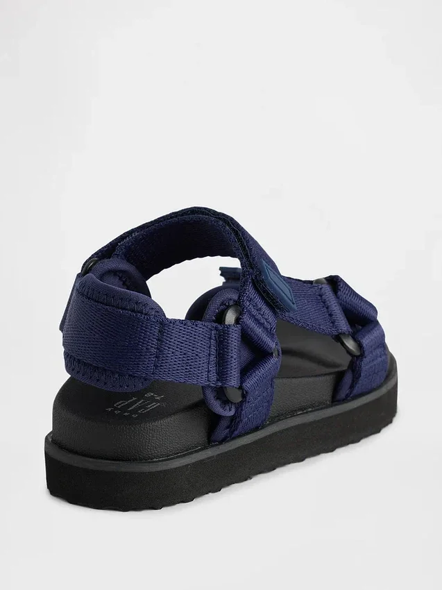 Sportliche Sandalen für Kleinkinder