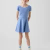 Sportliches Kinderkleid mit Flügelärmeln