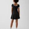 Sportliches Kinderkleid mit Flügelärmeln