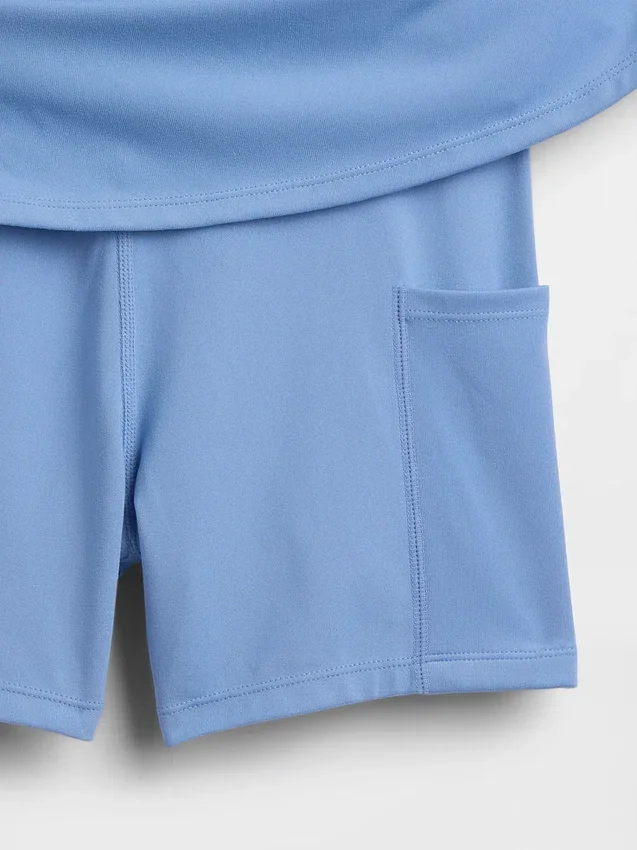 Sportliches Kinderkleid mit Flügelärmeln