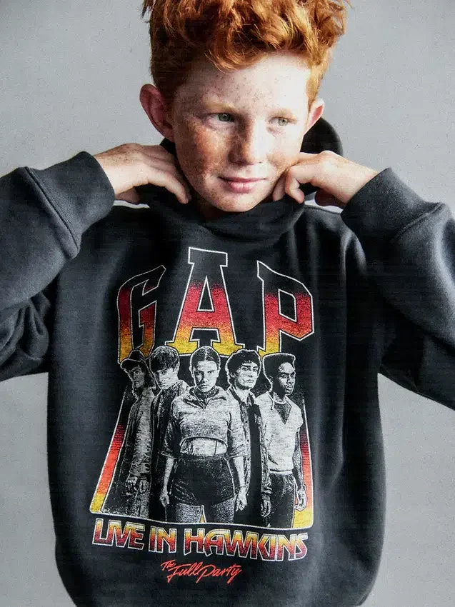 „Stranger Things“ Kinder-Hoodie mit Vintagesoft-Grafik