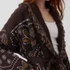 Strickjacke aus Baumwollmischung mit Fransen und Schalkragen