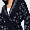 Strickjacke aus Baumwollmischung mit Fransen und Schalkragen