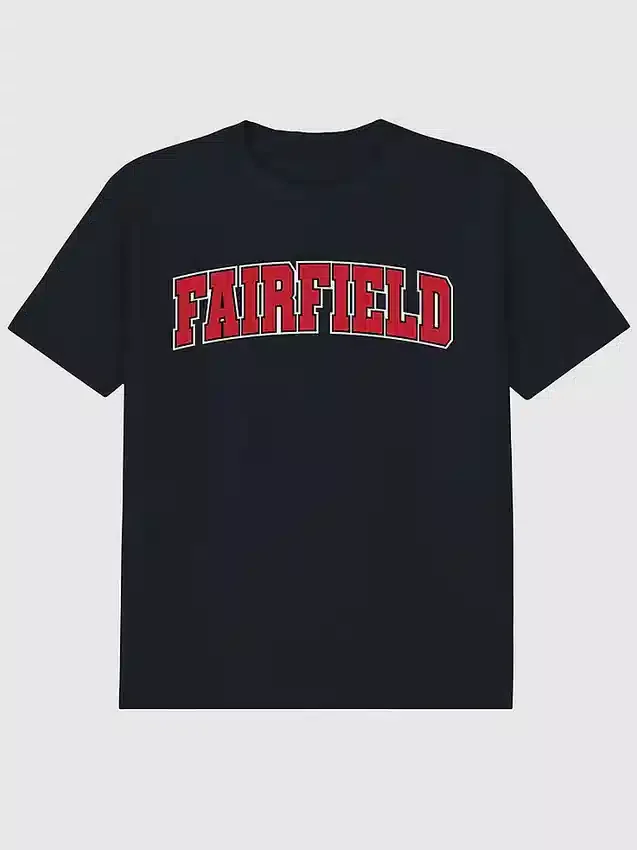 T-Shirt mit dem „Arch Logo“ der Fairfield University als sekundärem Motiv